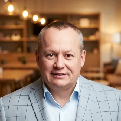 Iain Saxton